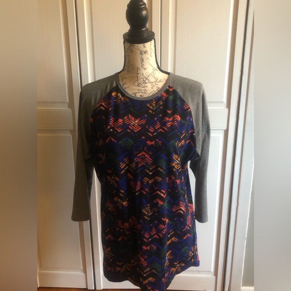 LuLaRoe Women’s Size Large Baseball Tee